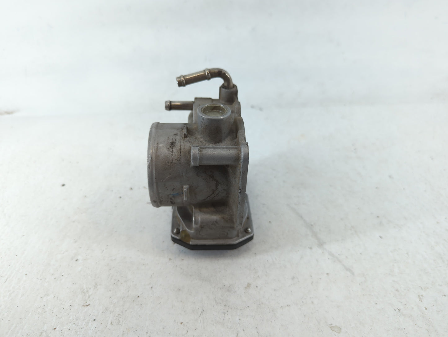 2011-2013 Kia Sorento Throttle Body P/N:22030-37010 Fits Fits 2010 2011 2012 2013 2014 OEM Used Auto Parts - Oemusedautopart