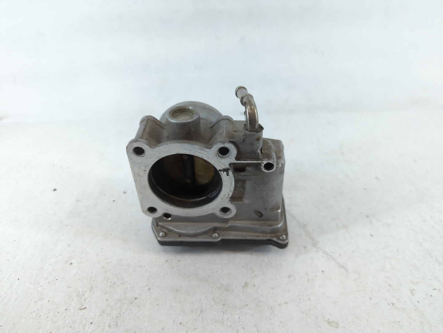 2011-2013 Kia Sorento Throttle Body P/N:22030-37010 Fits Fits 2010 2011 2012 2013 2014 OEM Used Auto Parts - Oemusedautopart
