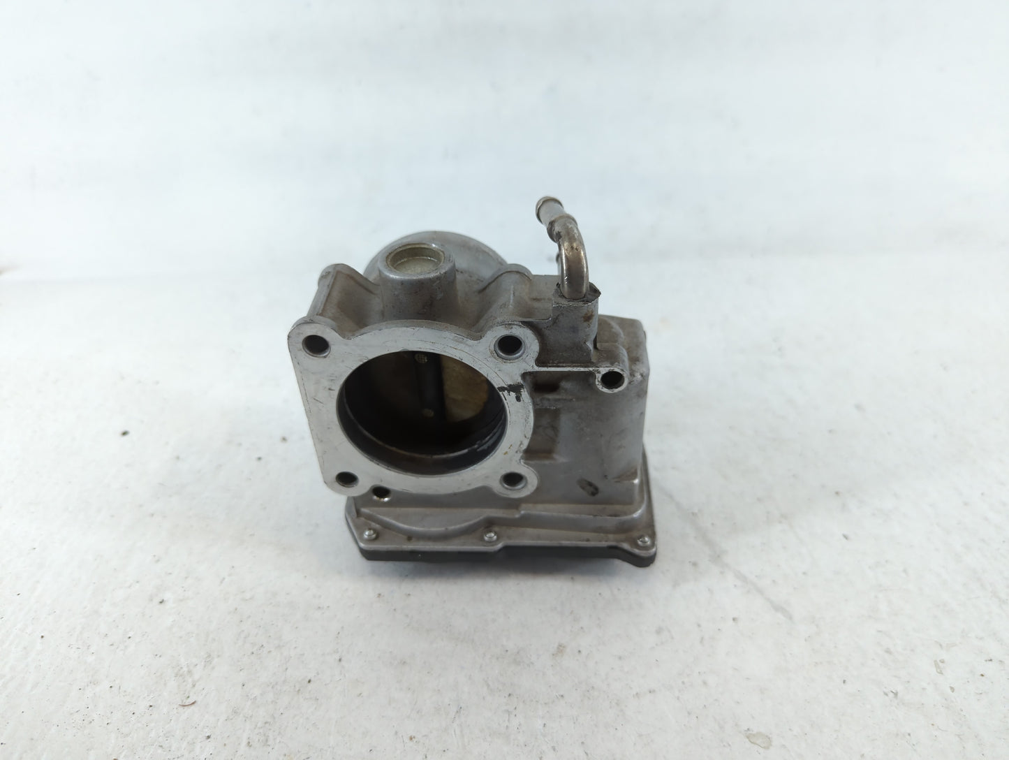 2011-2013 Kia Sorento Throttle Body P/N:22030-37010 Fits Fits 2010 2011 2012 2013 2014 OEM Used Auto Parts - Oemusedautopart