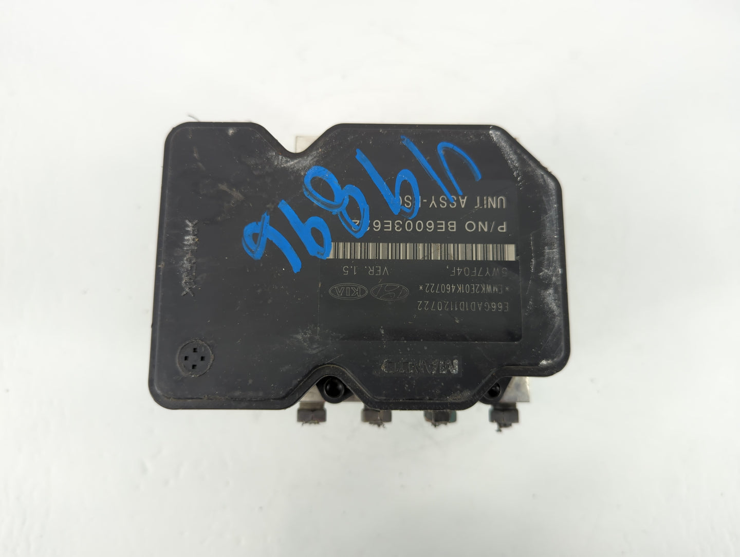 2013 Kia Sorento ABS Pump Control Module Replacement P/N:58910-1U860 Fits OEM Used Auto Parts - Oemusedautoparts1.com