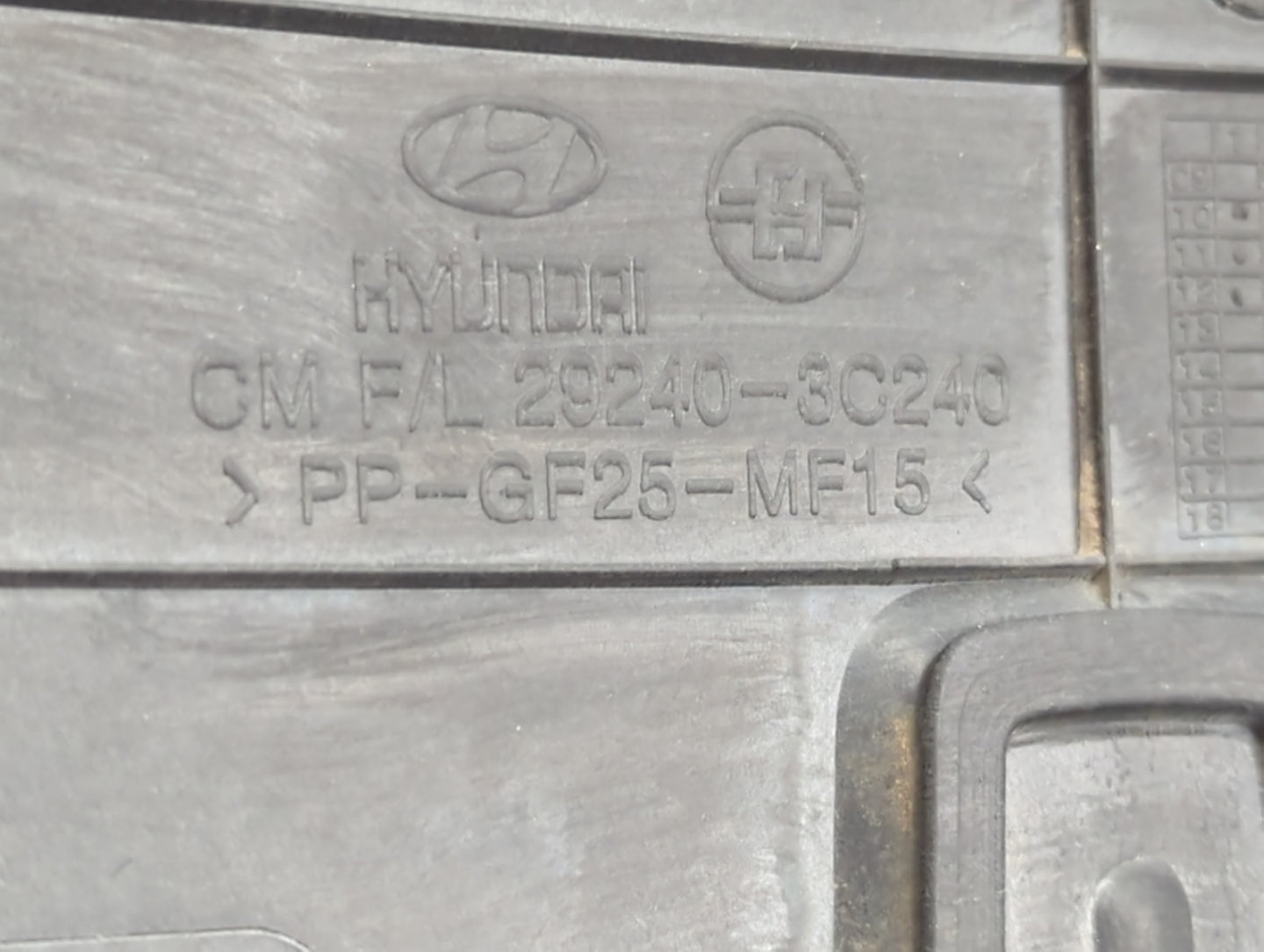 2013 Kia Sorento Engine Cover - Oemusedautoparts1.com