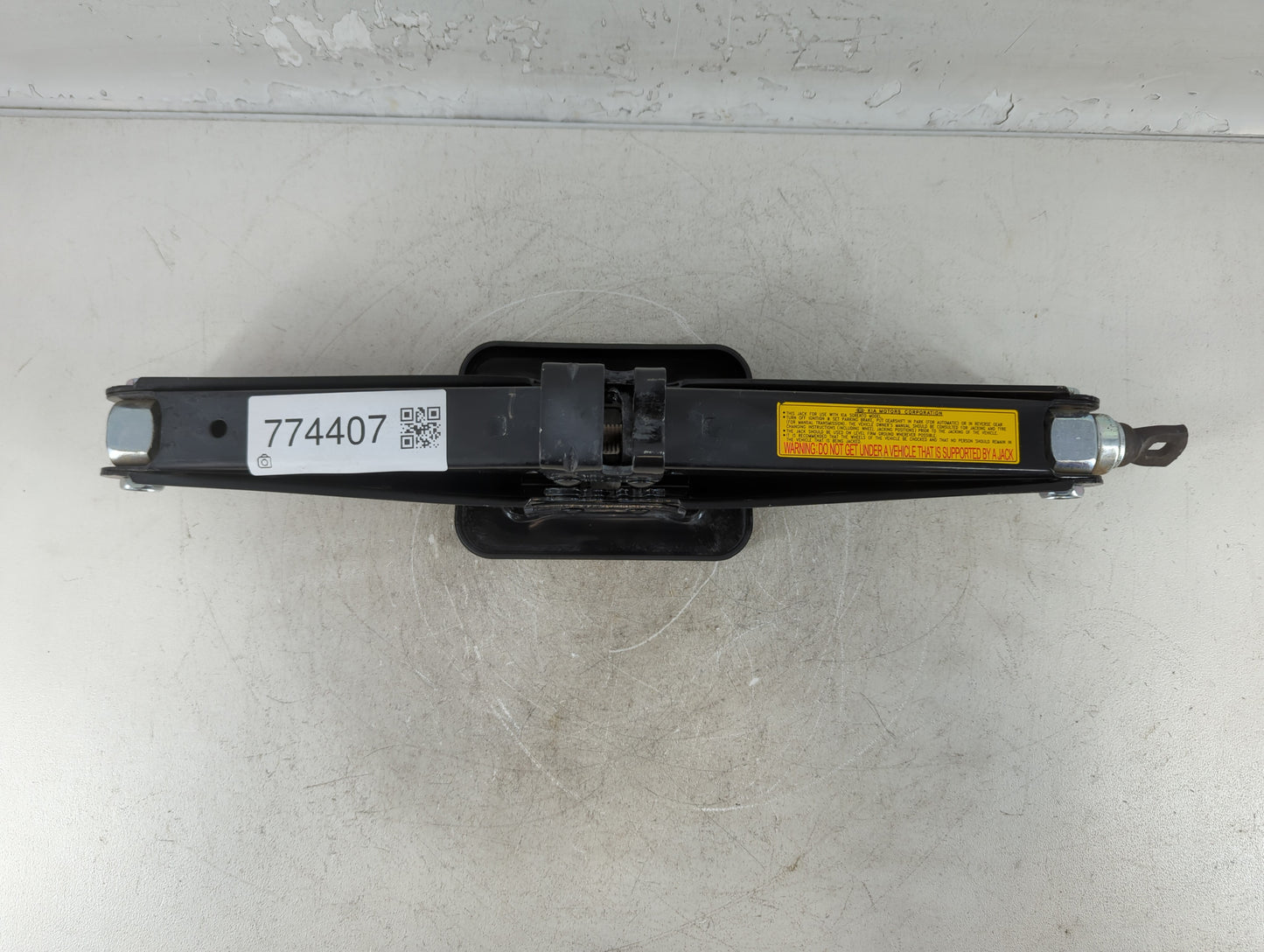 2013 Kia Sorento Spare Scissor Car Jack - Oemusedautoparts1.com