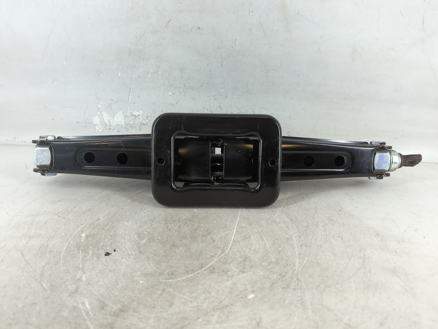 2013 Kia Sorento Spare Scissor Car Jack - Oemusedautoparts1.com
