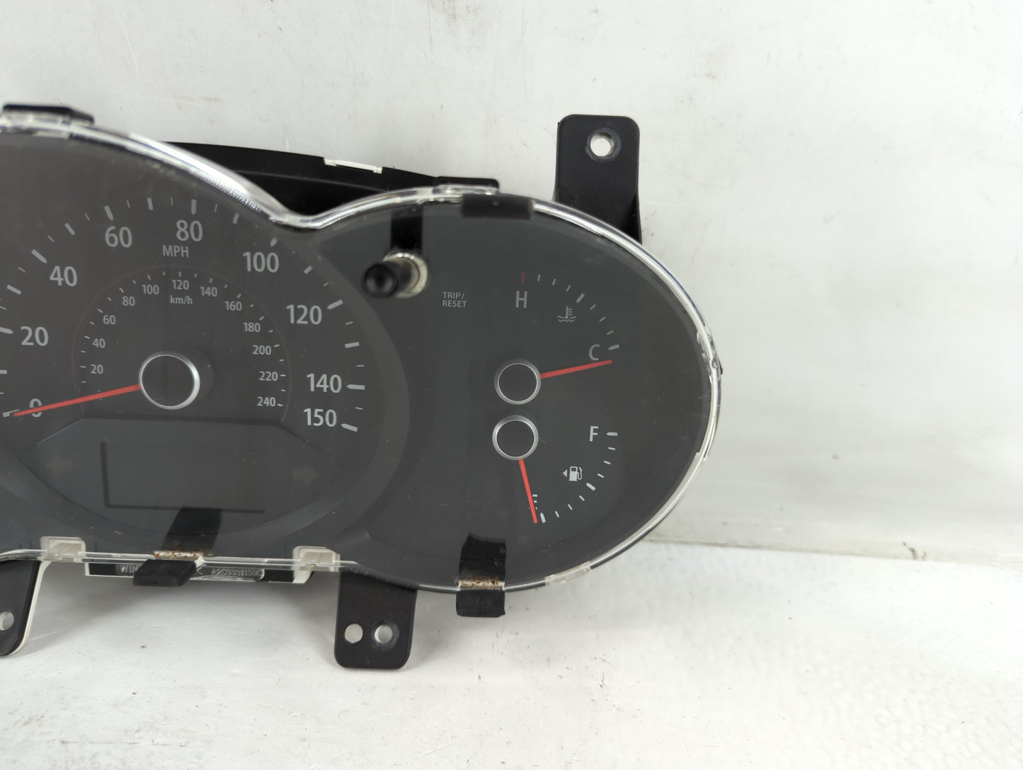 2011-2013 Kia Sorento Instrument Cluster Speedometer Gauges P/N:94001-1U001 Fits Fits 2011 2012 2013 OEM Used Auto Parts - O