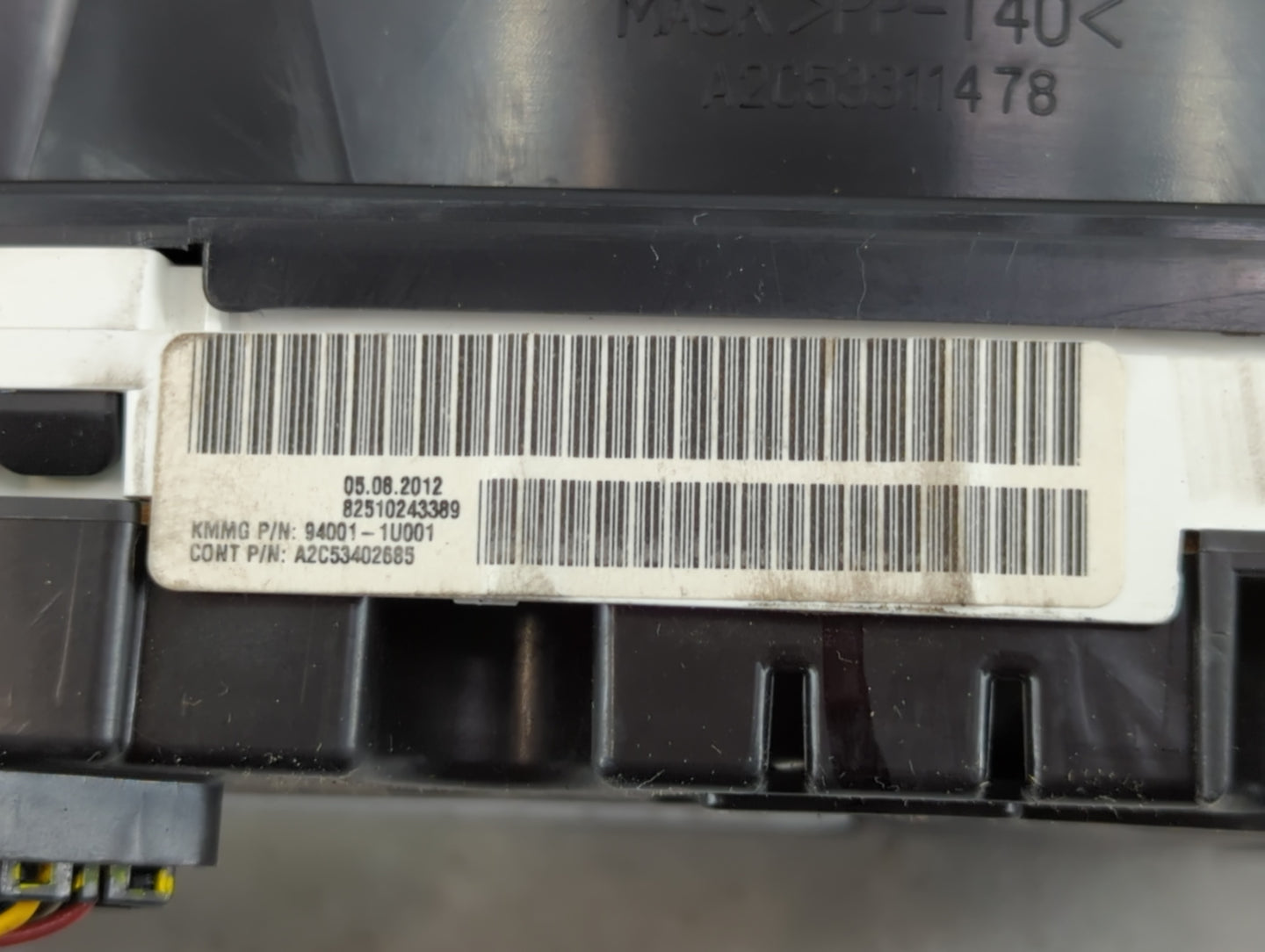 2011-2013 Kia Sorento Instrument Cluster Speedometer Gauges P/N:94001-1U001 Fits Fits 2011 2012 2013 OEM Used Auto Parts - O