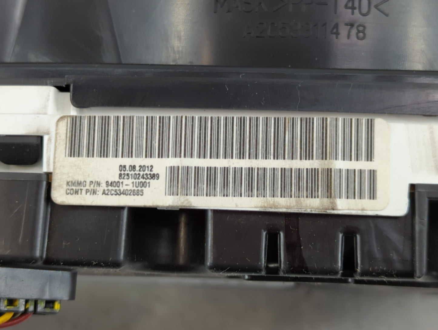 2011-2013 Kia Sorento Instrument Cluster Speedometer Gauges P/N:94001-1U001 Fits Fits 2011 2012 2013 OEM Used Auto Parts - O