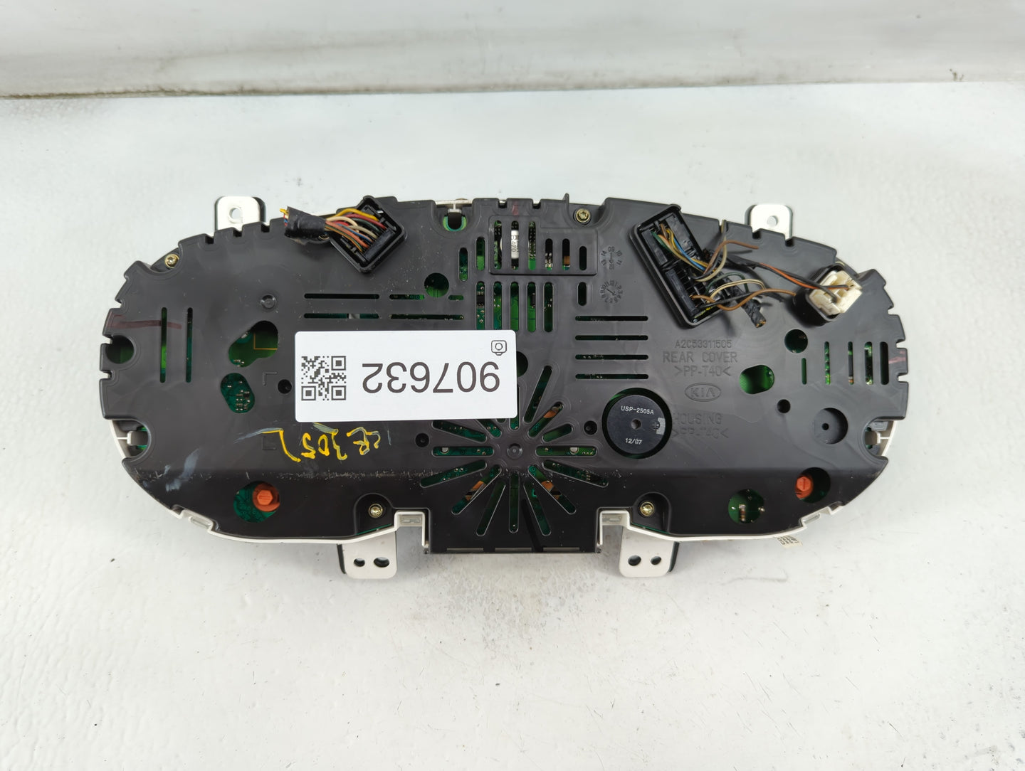 2011-2013 Kia Sorento Instrument Cluster Speedometer Gauges P/N:94001-1U001 Fits Fits 2011 2012 2013 OEM Used Auto Parts - O