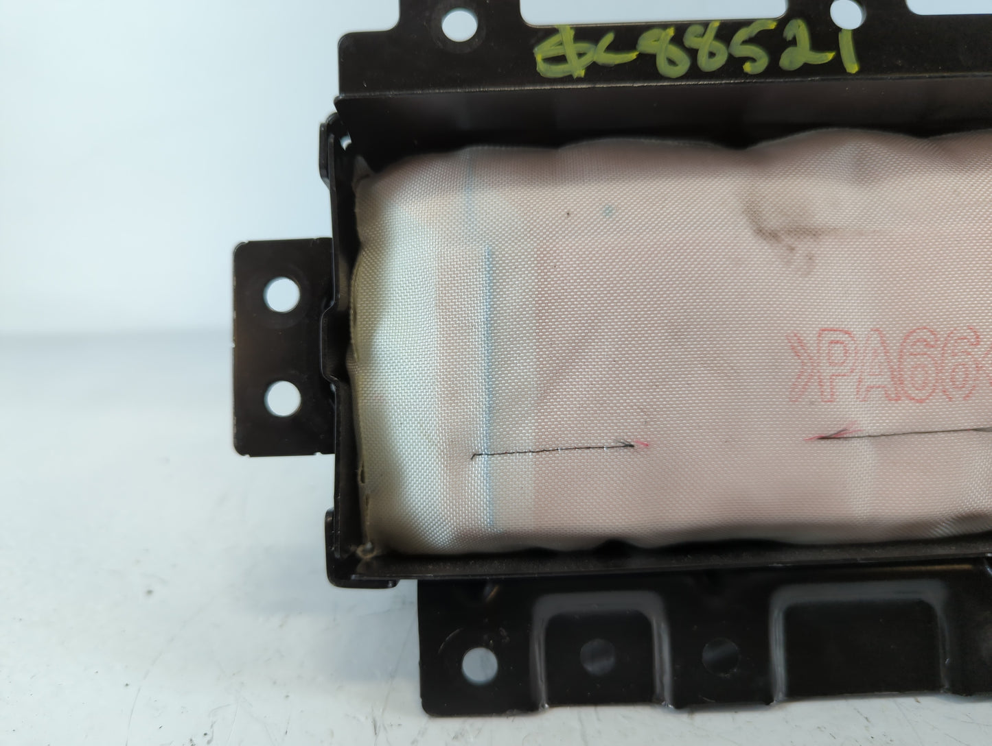 2012-2013 Kia Soul Air Bag Passenger Right Dashboard OEM P/N:84530 2KXXX Fits Fits 2012 2013 OEM Used Auto Parts - Oemusedau