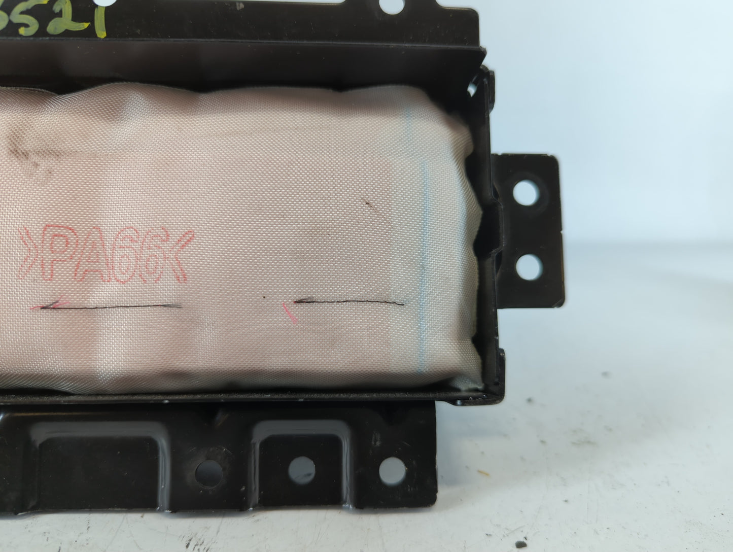 2012-2013 Kia Soul Air Bag Passenger Right Dashboard OEM P/N:84530 2KXXX Fits Fits 2012 2013 OEM Used Auto Parts - Oemusedau