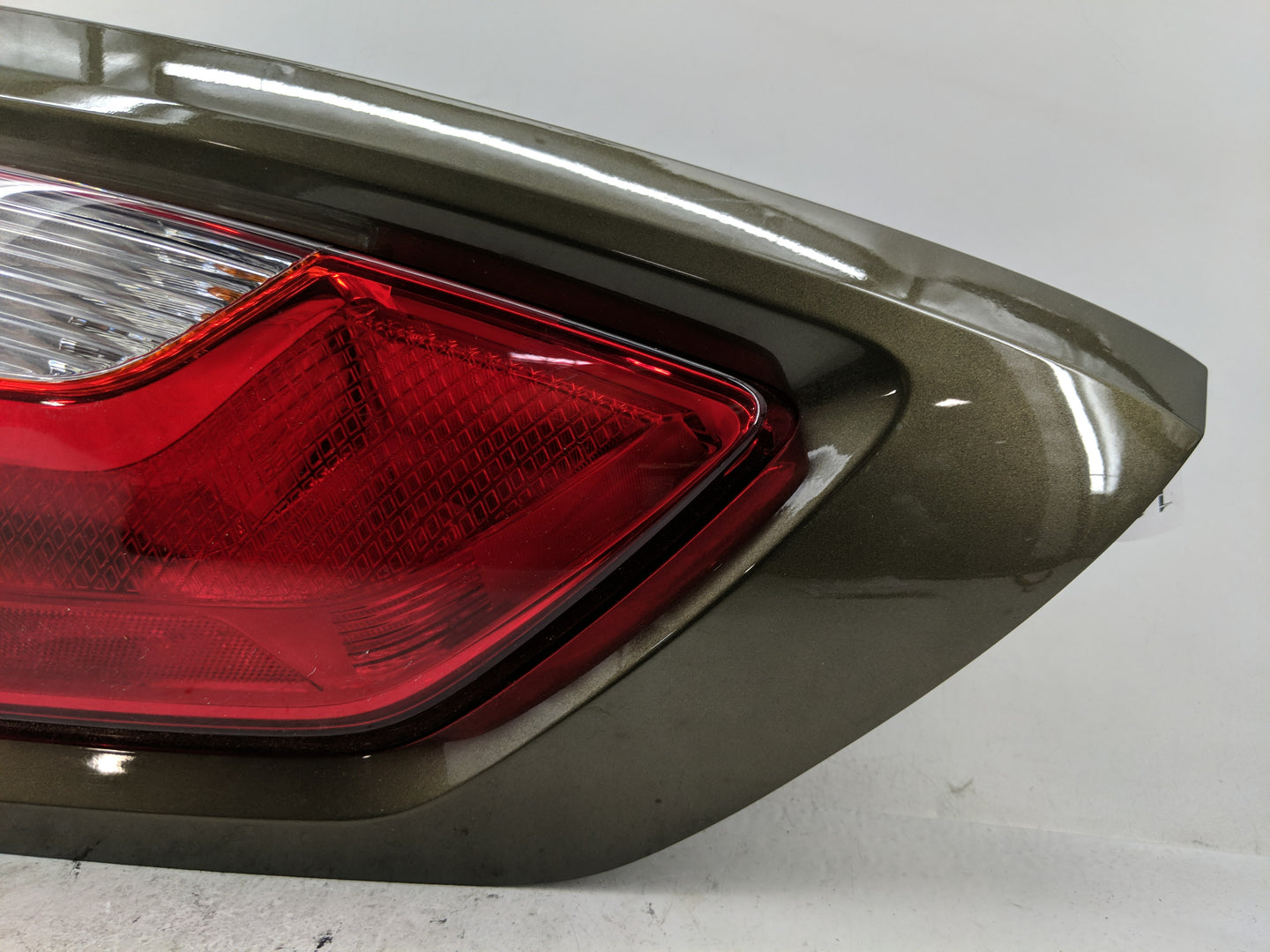 2012-2013 Kia Soul Tail Light Assembly Passenger Right OEM P/N:92402-2K5 Fits Fits 2012 2013 OEM Used Auto Parts - Oemusedau