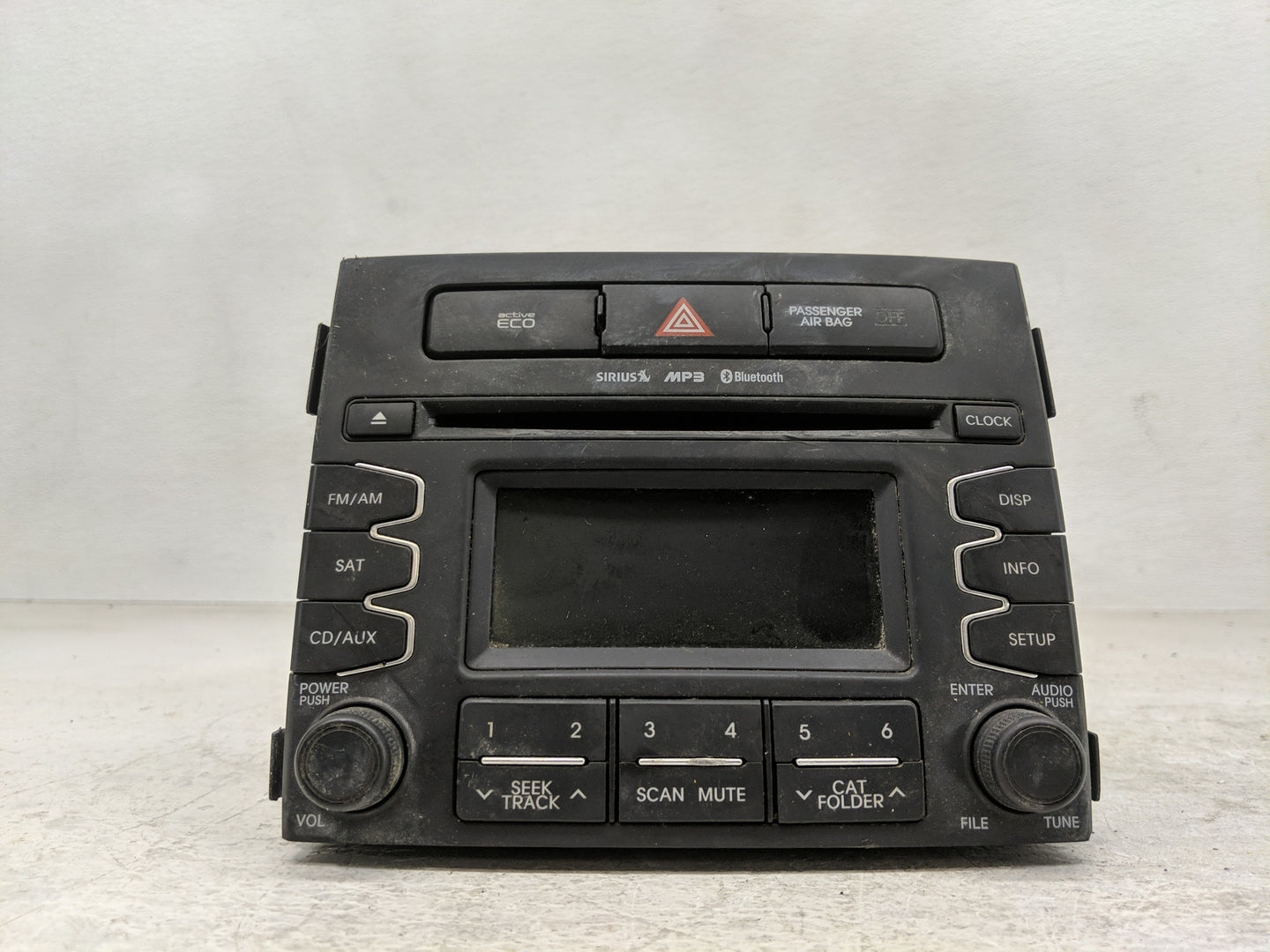 2012-2013 Kia Soul Radio AM FM Cd Player Receiver Replacement P/N:961702K110WK Fits Fits 2012 2013 OEM Used Auto Parts - Oem