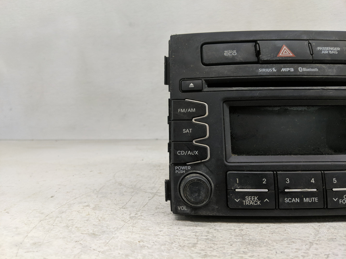 2012-2013 Kia Soul Radio AM FM Cd Player Receiver Replacement P/N:961702K110WK Fits Fits 2012 2013 OEM Used Auto Parts - Oem