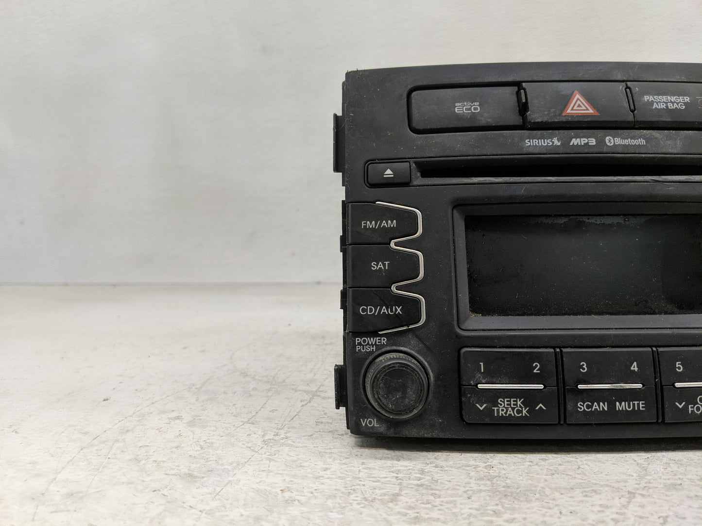 2012-2013 Kia Soul Radio AM FM Cd Player Receiver Replacement P/N:961702K110WK Fits Fits 2012 2013 OEM Used Auto Parts - Oem