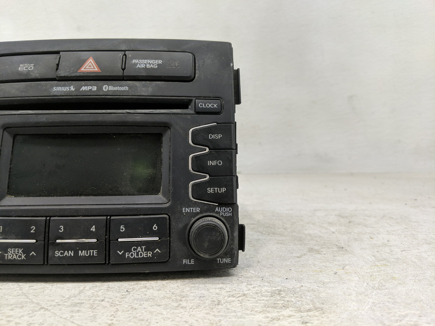 2012-2013 Kia Soul Radio AM FM Cd Player Receiver Replacement P/N:961702K110WK Fits Fits 2012 2013 OEM Used Auto Parts - Oem
