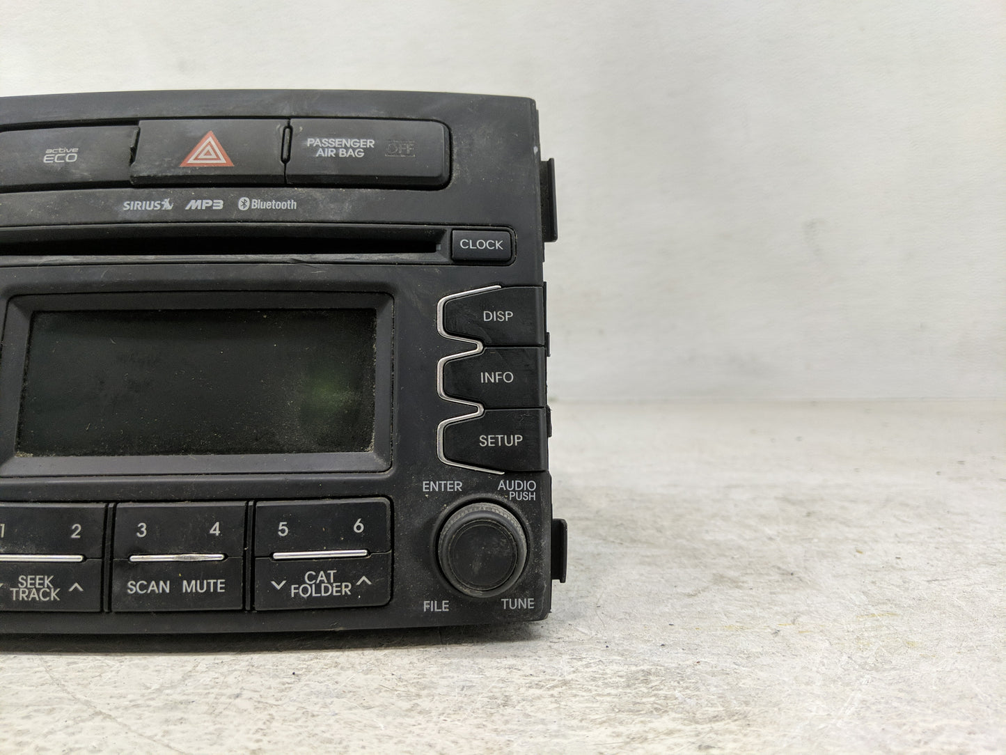 2012-2013 Kia Soul Radio AM FM Cd Player Receiver Replacement P/N:961702K110WK Fits Fits 2012 2013 OEM Used Auto Parts - Oem