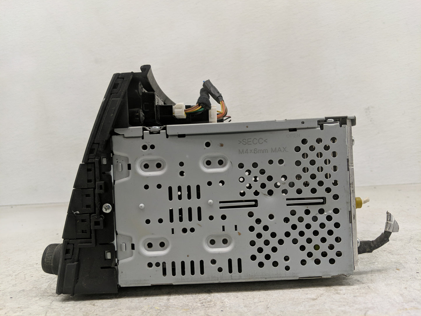 2012-2013 Kia Soul Radio AM FM Cd Player Receiver Replacement P/N:961702K110WK Fits Fits 2012 2013 OEM Used Auto Parts - Oem