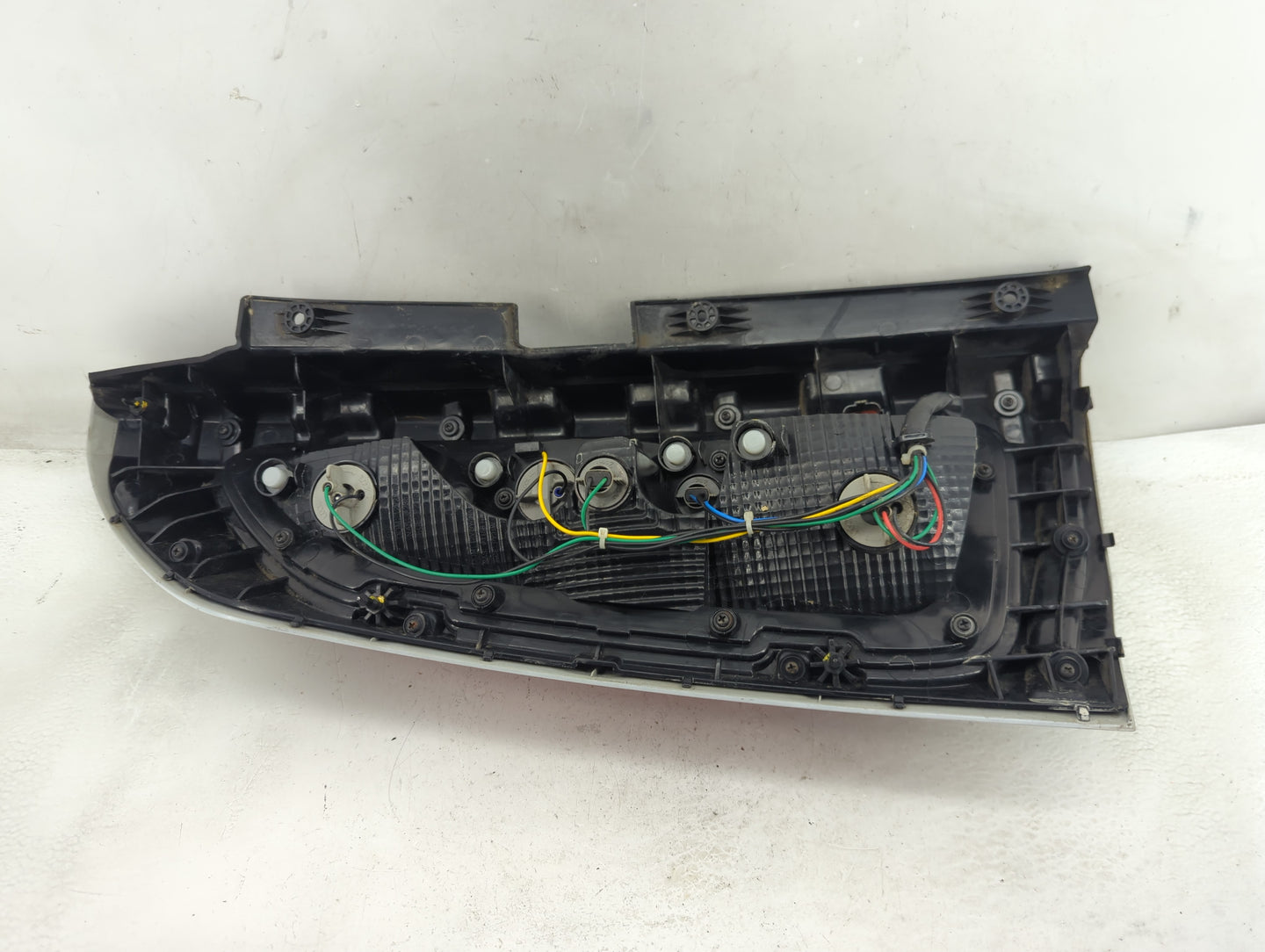 2012-2013 Kia Soul Tail Light Assembly Passenger Right OEM P/N:92402-2K5 Fits Fits 2012 2013 OEM Used Auto Parts - Oemusedau