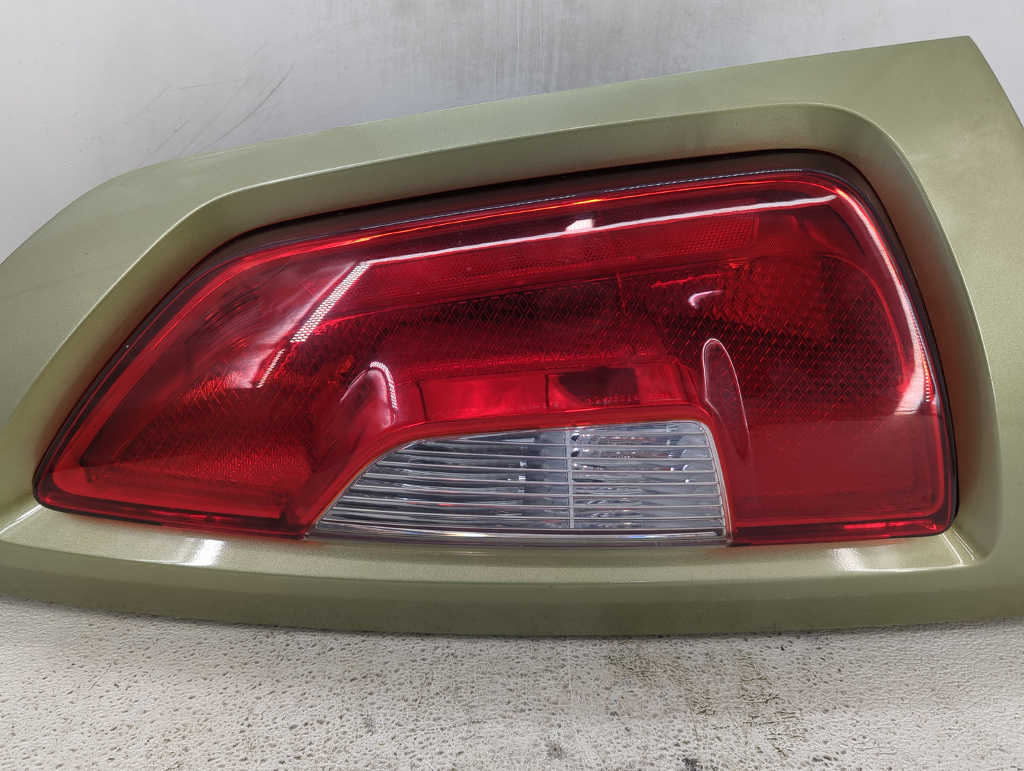 2012-2013 Kia Soul Tail Light Assembly Passenger Right OEM P/N:92402-2K5 Fits Fits 2012 2013 OEM Used Auto Parts - Oemusedau