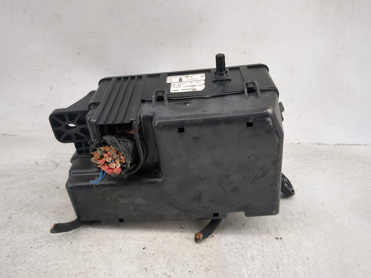 2012-2013 Kia Soul Fusebox Fuse Box Panel Relay Module P/N:91407 2K 142 Fits Fits 2012 2013 OEM Used Auto Parts - Oemusedaut