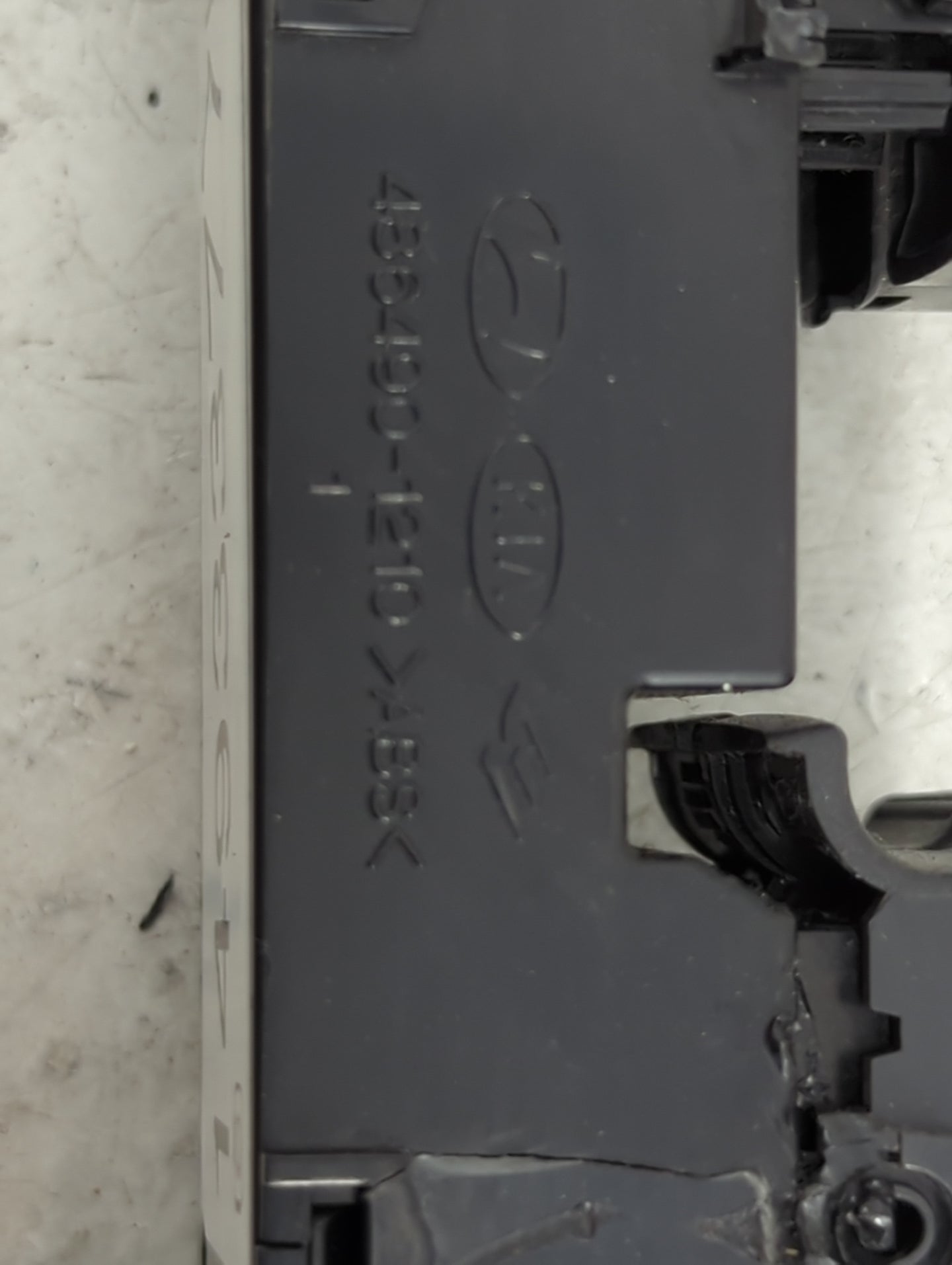 2010-2013 Kia Soul Master Power Window Switch Replacement Driver Side Left P/N:93570-2K600 XB8X 0E 40 40 XB8X Fits OEM Used 