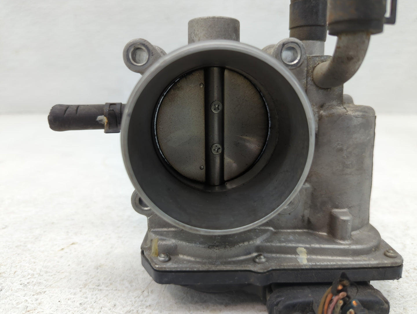 2012-2019 Kia Soul Throttle Body P/N:35100-2B300 Fits Fits 2012 2013 2014 2015 2016 2017 2018 2019 OEM Used Auto Parts - Oem