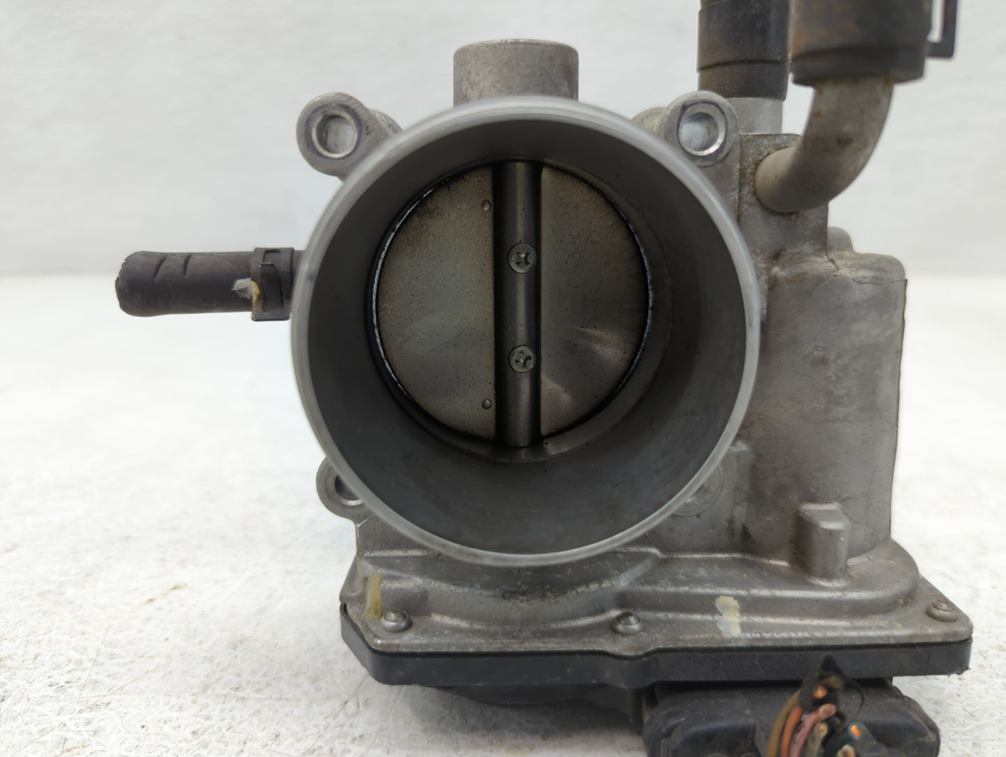 2012-2019 Kia Soul Throttle Body P/N:35100-2B300 Fits Fits 2012 2013 2014 2015 2016 2017 2018 2019 OEM Used Auto Parts - Oem