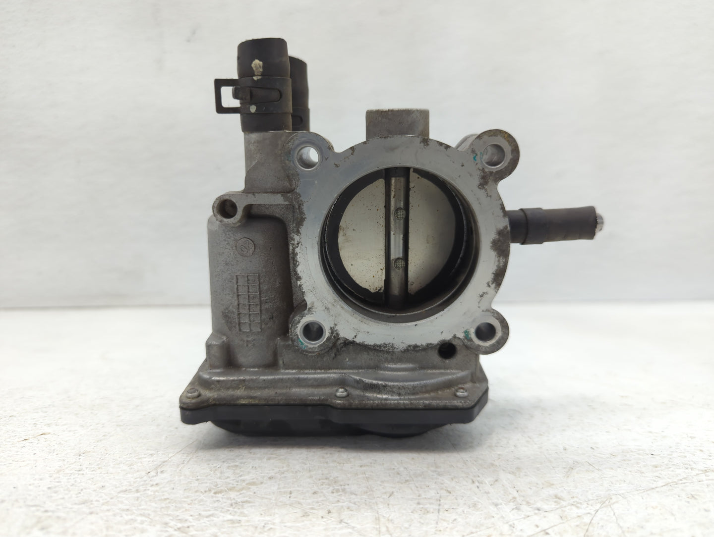 2012-2019 Kia Soul Throttle Body P/N:35100-2B300 Fits Fits 2012 2013 2014 2015 2016 2017 2018 2019 OEM Used Auto Parts - Oem