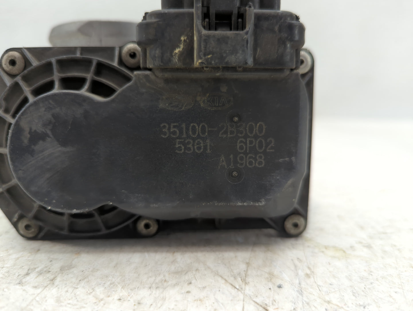2012-2019 Kia Soul Throttle Body P/N:35100-2B300 Fits Fits 2012 2013 2014 2015 2016 2017 2018 2019 OEM Used Auto Parts - Oem