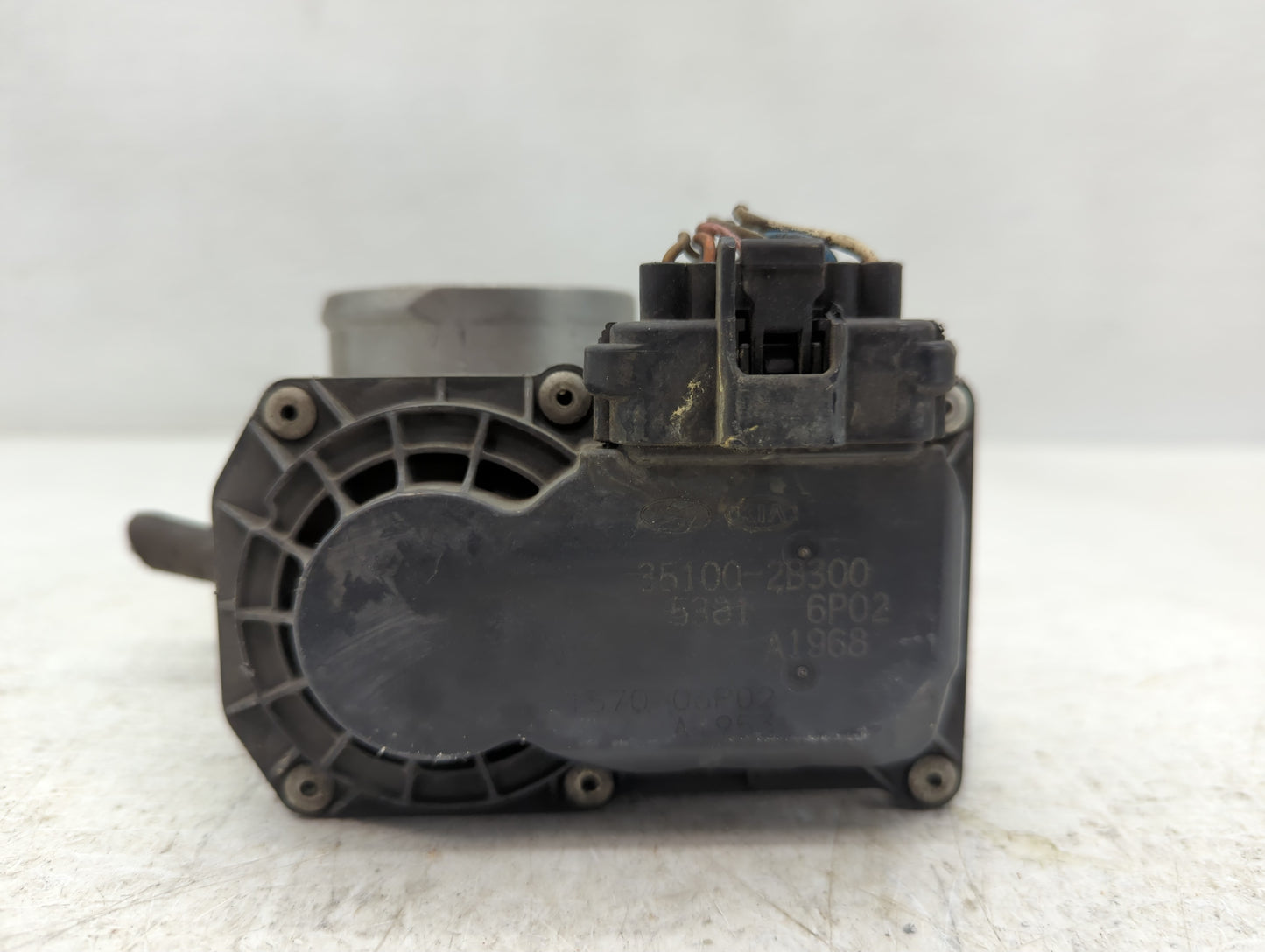 2012-2019 Kia Soul Throttle Body P/N:35100-2B300 Fits Fits 2012 2013 2014 2015 2016 2017 2018 2019 OEM Used Auto Parts - Oem