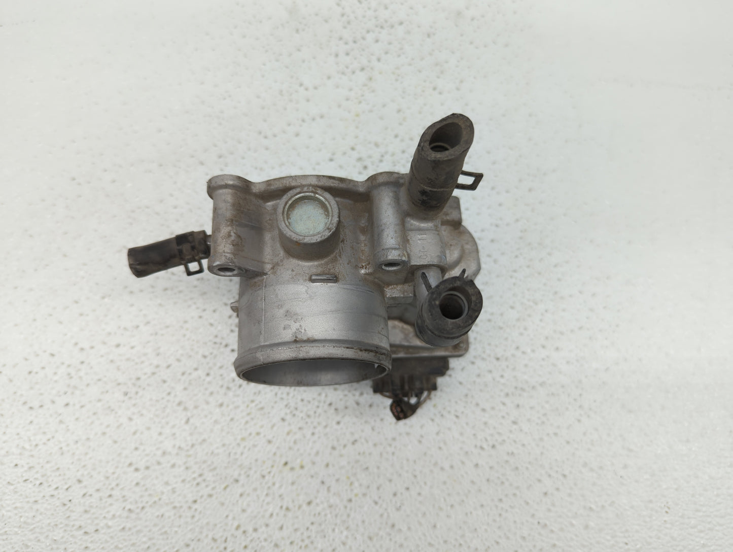 2012-2019 Kia Soul Throttle Body P/N:35100-2B300 Fits Fits 2012 2013 2014 2015 2016 2017 2018 2019 OEM Used Auto Parts - Oem