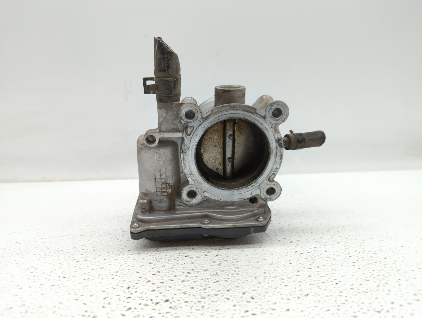 2012-2019 Kia Soul Throttle Body P/N:35100-2B300 Fits Fits 2012 2013 2014 2015 2016 2017 2018 2019 OEM Used Auto Parts - Oem