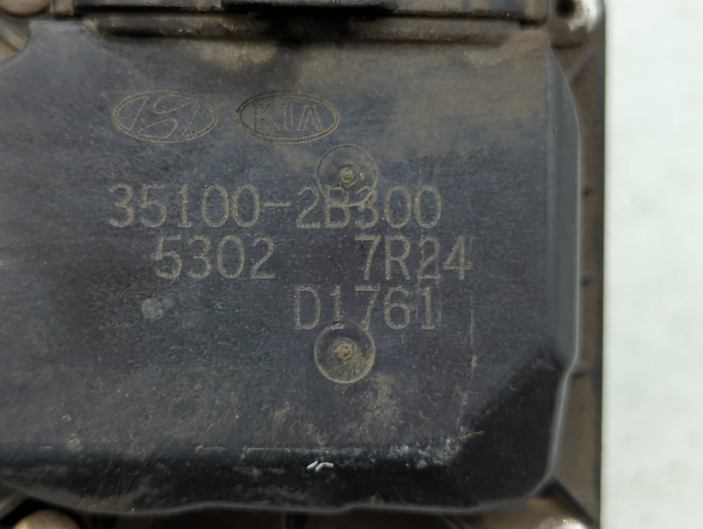 2012-2019 Kia Soul Throttle Body P/N:35100-2B300 Fits Fits 2012 2013 2014 2015 2016 2017 2018 2019 OEM Used Auto Parts - Oem