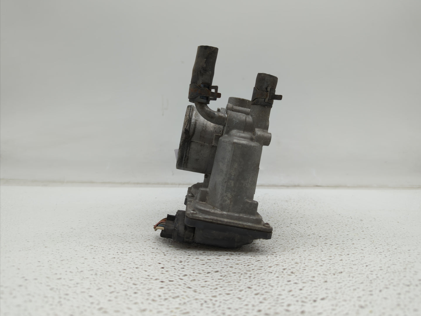 2012-2019 Kia Soul Throttle Body P/N:35100-2B300 Fits Fits 2012 2013 2014 2015 2016 2017 2018 2019 OEM Used Auto Parts - Oem