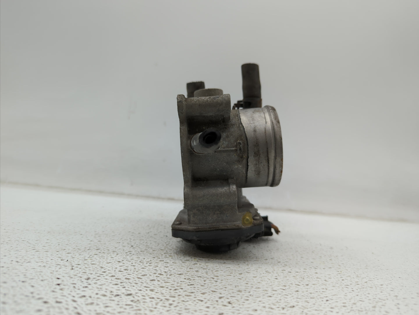 2012-2019 Kia Soul Throttle Body P/N:35100-2B300 Fits Fits 2012 2013 2014 2015 2016 2017 2018 2019 OEM Used Auto Parts - Oem