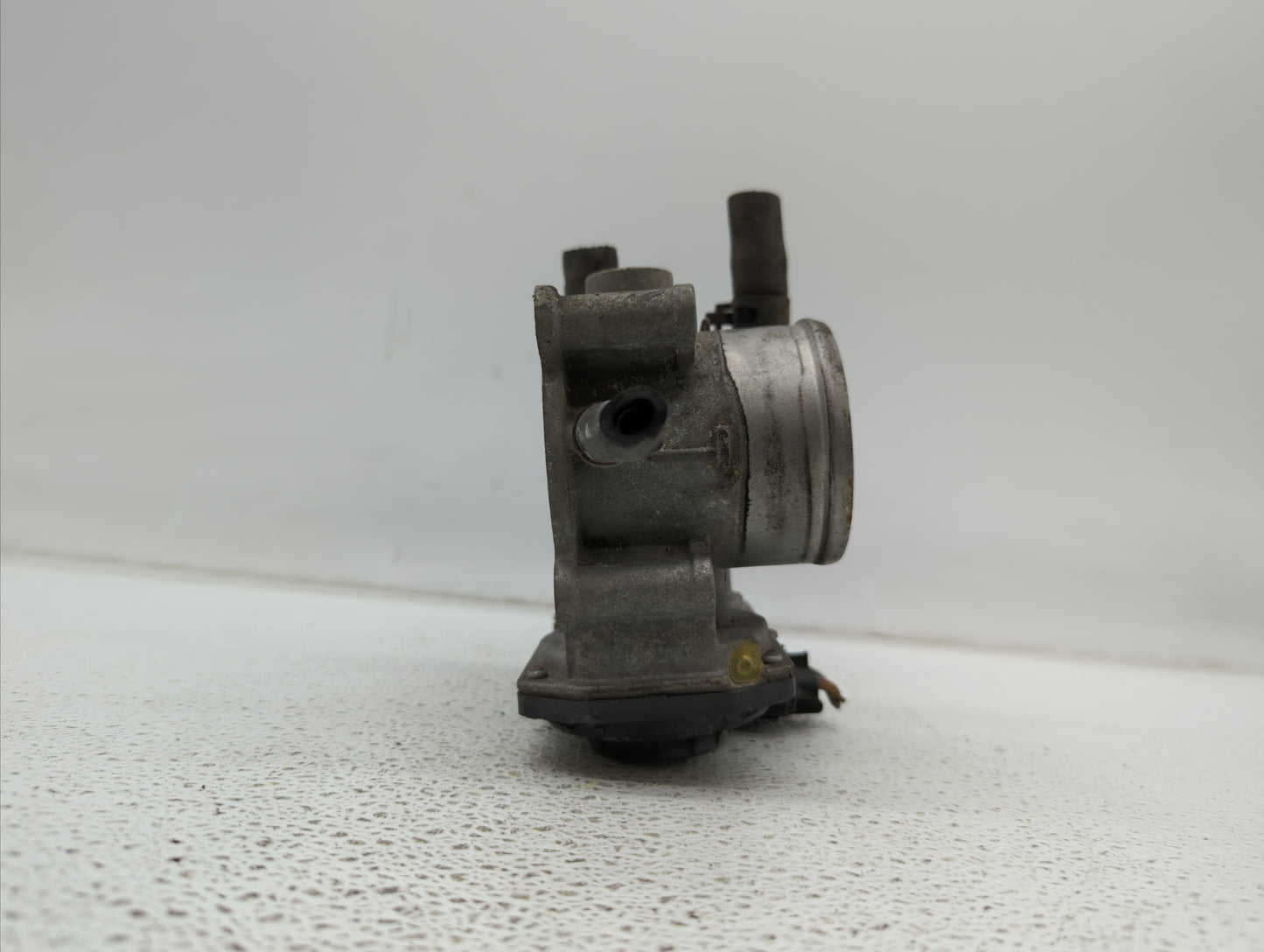 2012-2019 Kia Soul Throttle Body P/N:35100-2B300 Fits Fits 2012 2013 2014 2015 2016 2017 2018 2019 OEM Used Auto Parts - Oem