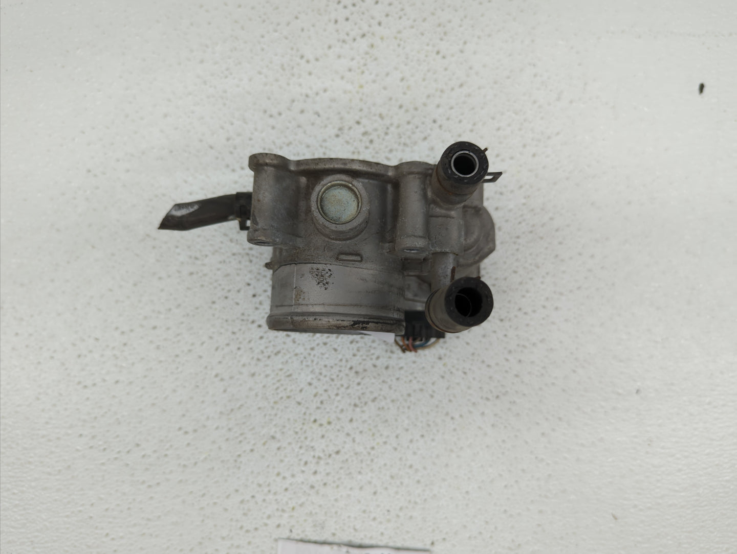 2012-2019 Kia Soul Throttle Body P/N:35100-2B300 Fits Fits 2012 2013 2014 2015 2016 2017 2018 2019 OEM Used Auto Parts - Oem