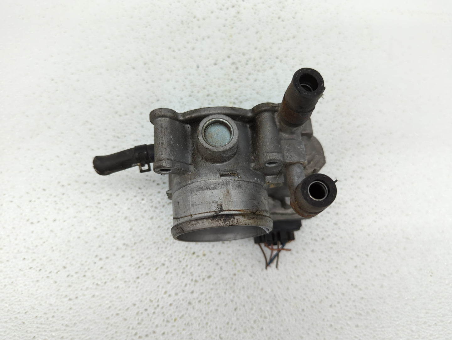 2012-2019 Kia Soul Throttle Body P/N:35100-2B300 Fits Fits 2012 2013 2014 2015 2016 2017 2018 2019 OEM Used Auto Parts - Oem