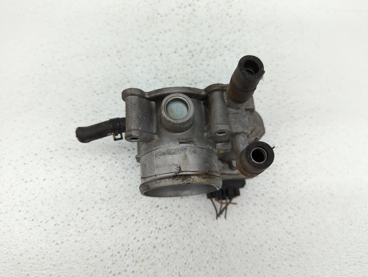 2012-2019 Kia Soul Throttle Body P/N:35100-2B300 Fits Fits 2012 2013 2014 2015 2016 2017 2018 2019 OEM Used Auto Parts - Oem