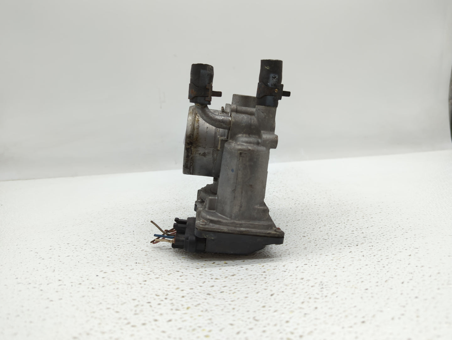 2012-2019 Kia Soul Throttle Body P/N:35100-2B300 Fits Fits 2012 2013 2014 2015 2016 2017 2018 2019 OEM Used Auto Parts - Oem