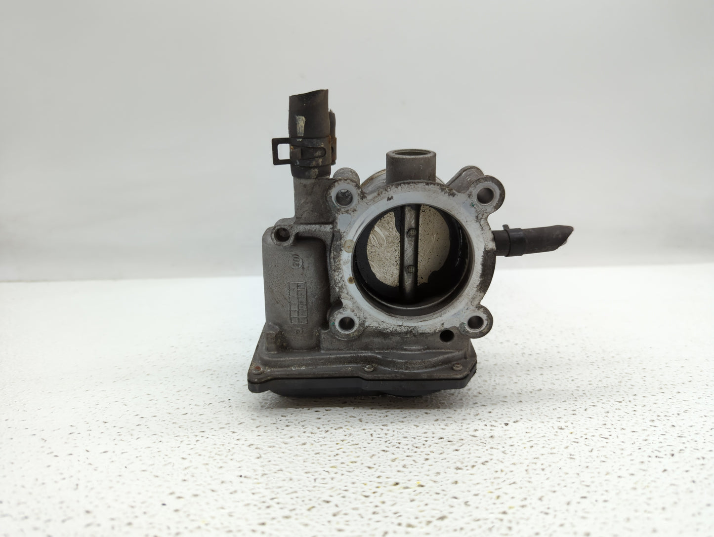 2012-2019 Kia Soul Throttle Body P/N:35100-2B300 Fits Fits 2012 2013 2014 2015 2016 2017 2018 2019 OEM Used Auto Parts - Oem