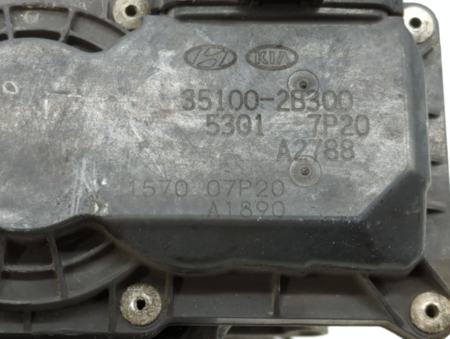 2012-2019 Kia Soul Throttle Body P/N:35100-2B300 Fits Fits 2012 2013 2014 2015 2016 2017 2018 2019 OEM Used Auto Parts - Oem