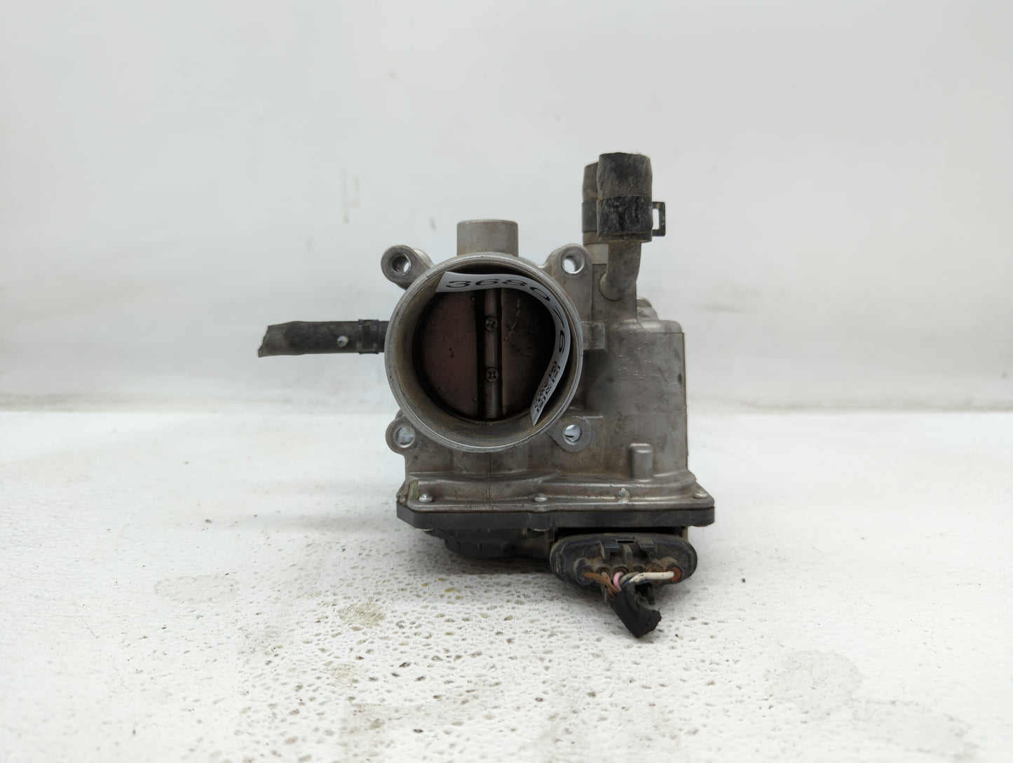 2012-2019 Kia Soul Throttle Body P/N:35100-2B300 Fits Fits 2012 2013 2014 2015 2016 2017 2018 2019 OEM Used Auto Parts - Oem