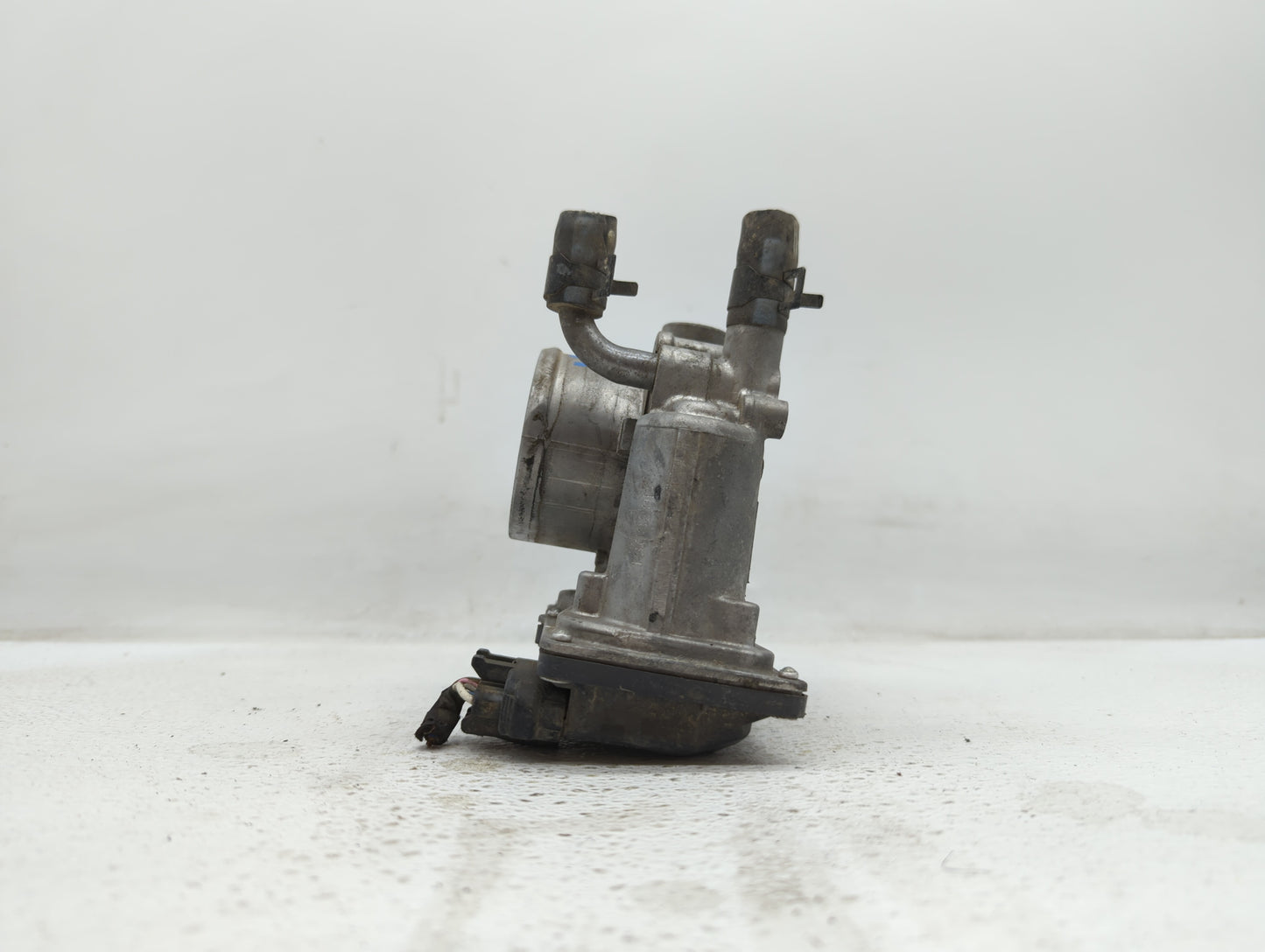 2012-2019 Kia Soul Throttle Body P/N:35100-2B300 Fits Fits 2012 2013 2014 2015 2016 2017 2018 2019 OEM Used Auto Parts - Oem