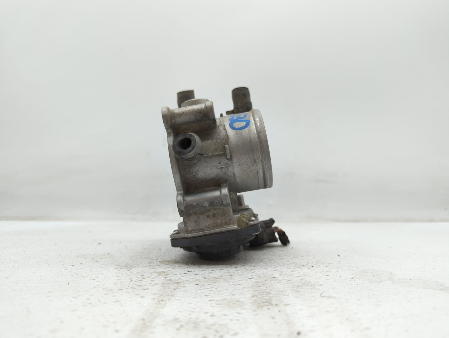 2012-2019 Kia Soul Throttle Body P/N:35100-2B300 Fits Fits 2012 2013 2014 2015 2016 2017 2018 2019 OEM Used Auto Parts - Oem