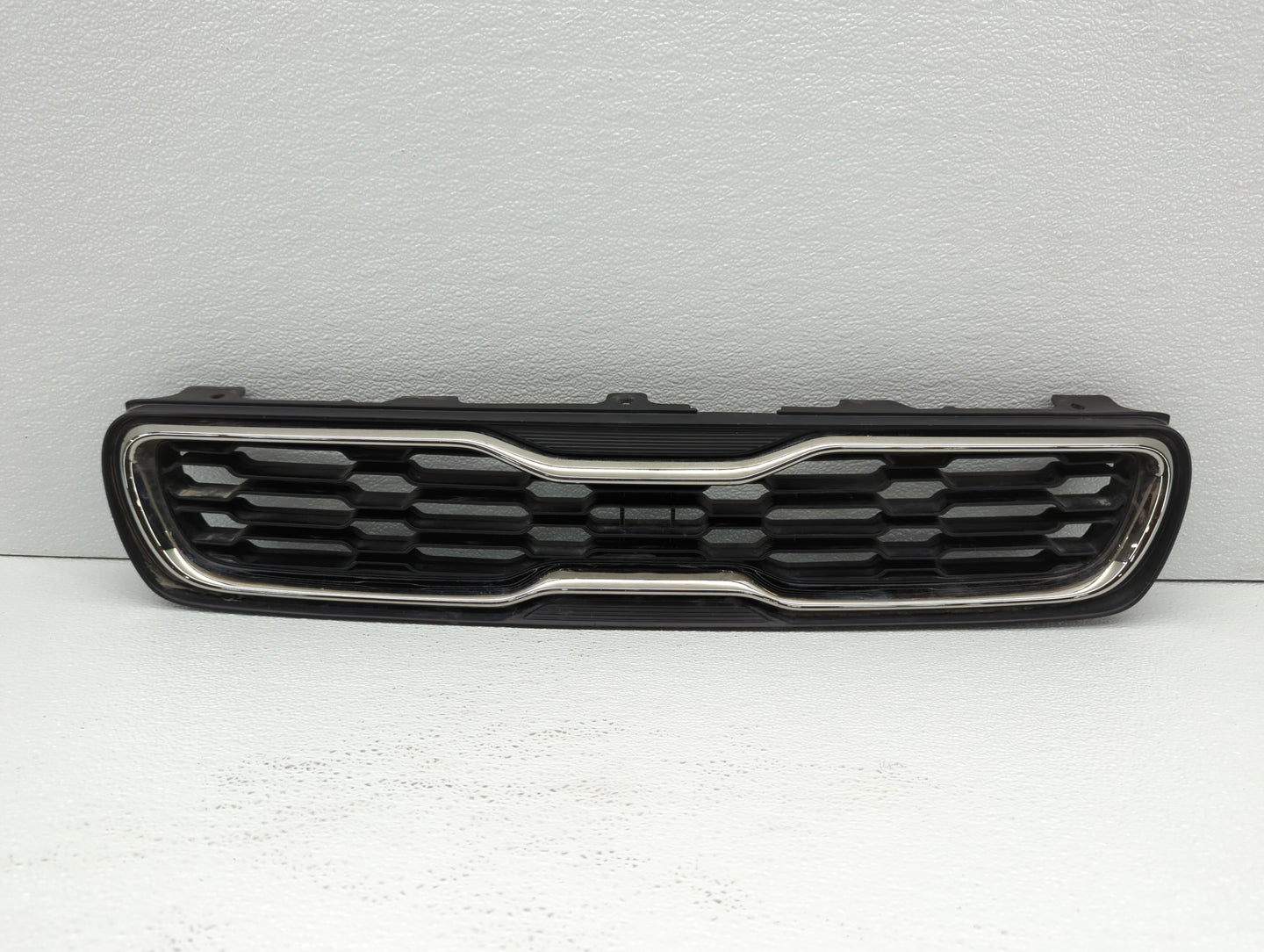 2013-2013 Kia Soul Front Grille Bumper Not Included - Oemusedautoparts1.com