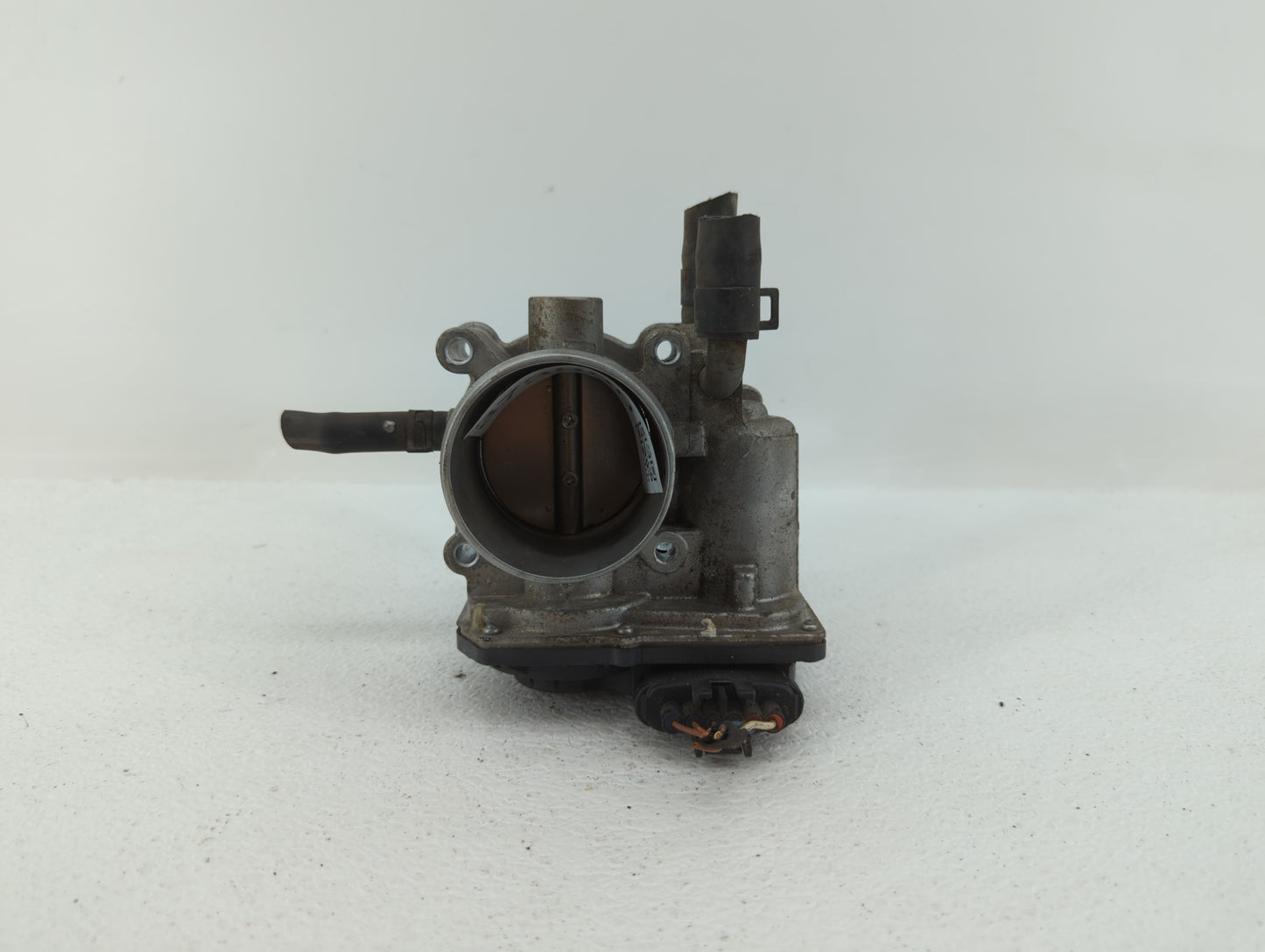 2012-2019 Kia Soul Throttle Body P/N:35100-2B300 Fits Fits 2012 2013 2014 2015 2016 2017 2018 2019 OEM Used Auto Parts - Oem