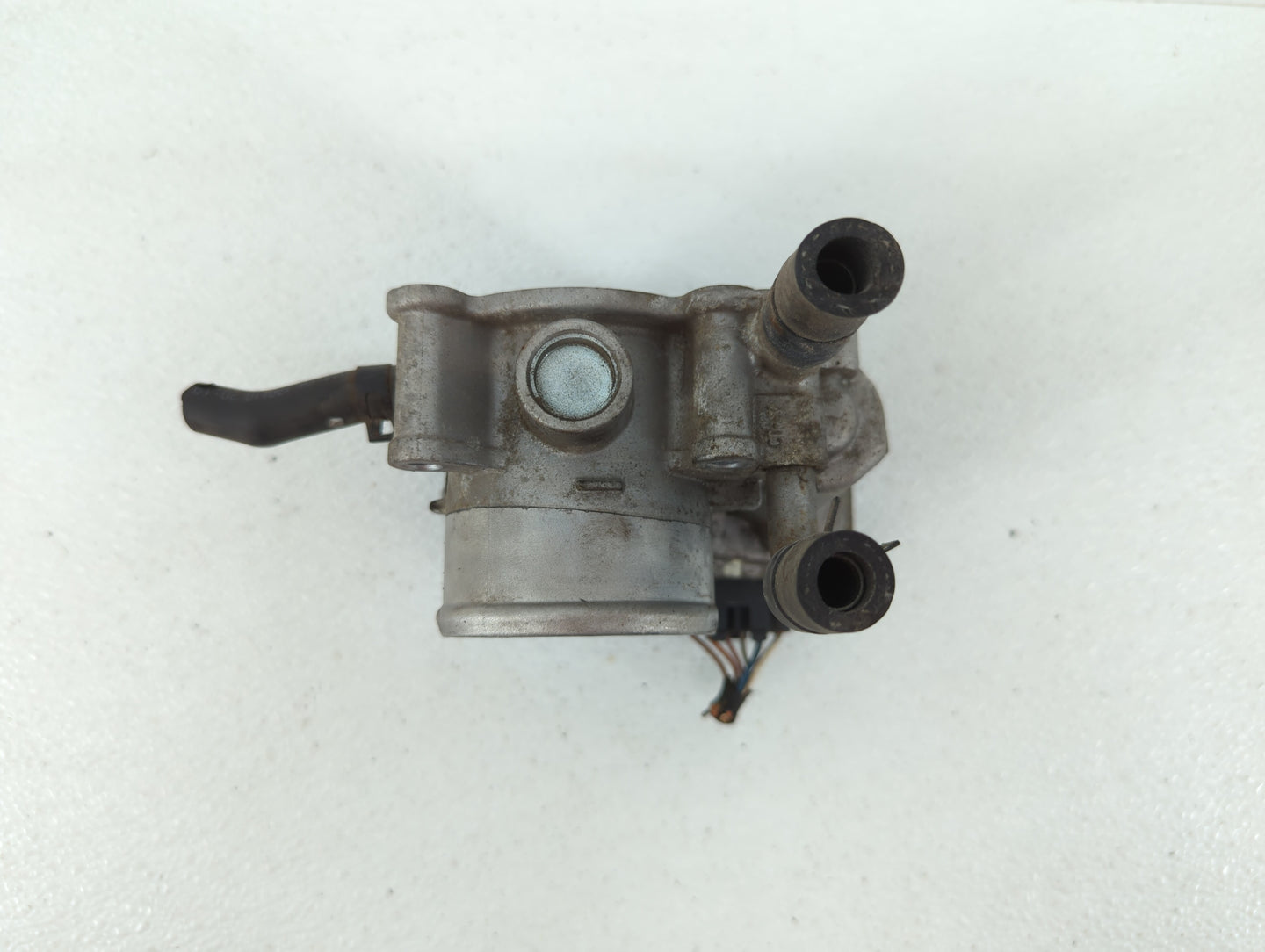 2012-2019 Kia Soul Throttle Body P/N:35100-2B300 Fits Fits 2012 2013 2014 2015 2016 2017 2018 2019 OEM Used Auto Parts - Oem