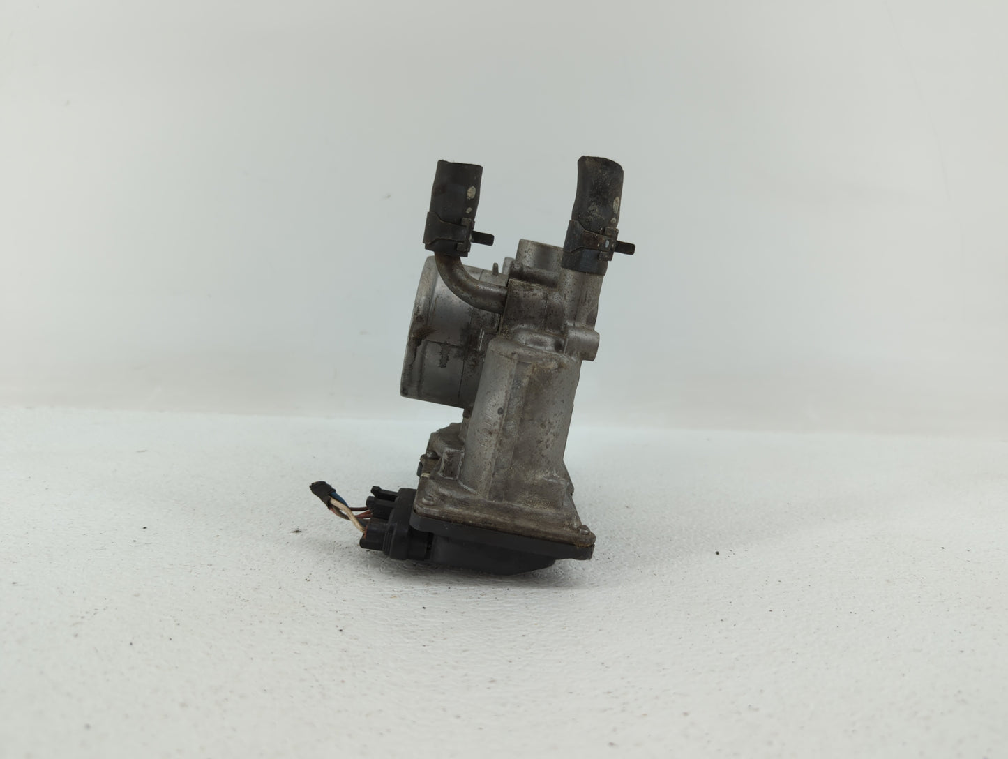 2012-2019 Kia Soul Throttle Body P/N:35100-2B300 Fits Fits 2012 2013 2014 2015 2016 2017 2018 2019 OEM Used Auto Parts - Oem