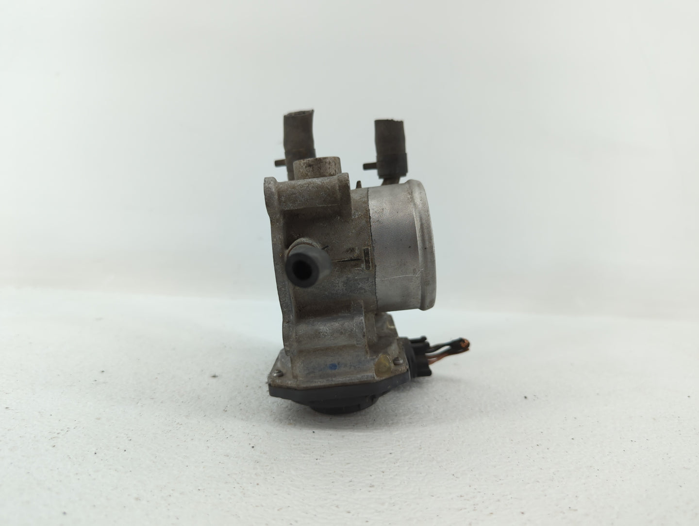 2012-2019 Kia Soul Throttle Body P/N:35100-2B300 Fits Fits 2012 2013 2014 2015 2016 2017 2018 2019 OEM Used Auto Parts - Oem