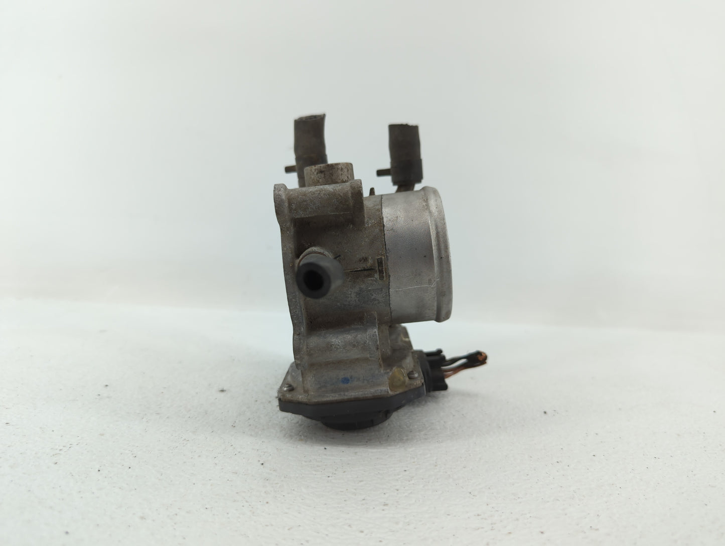 2012-2019 Kia Soul Throttle Body P/N:35100-2B300 Fits Fits 2012 2013 2014 2015 2016 2017 2018 2019 OEM Used Auto Parts - Oem